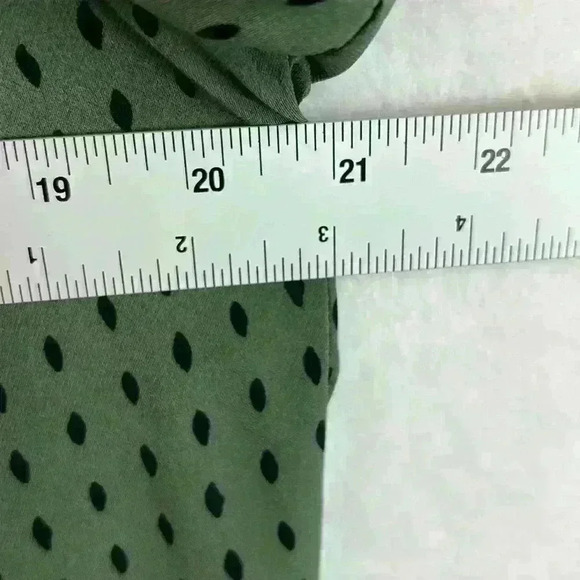 Fun 2 Fun Blouse Forrest Green Women’s Medium V Neck Cap Sleeve Front Pleat - Picture 7 of 8